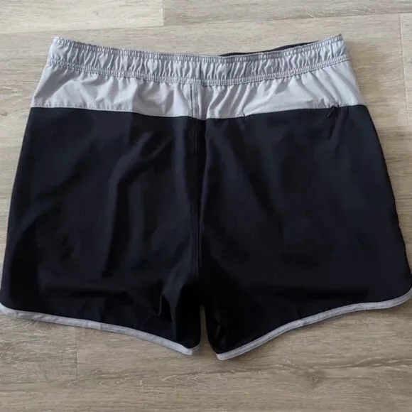 Speedo-Men's 5.5" Swim Shorts Trunks Swimwear 3 Pockets Hidden Zip UPF 50+ Black - Picture 7 of 9